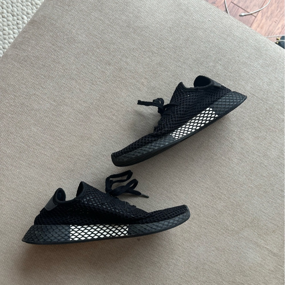 adidas men’s black sneakers